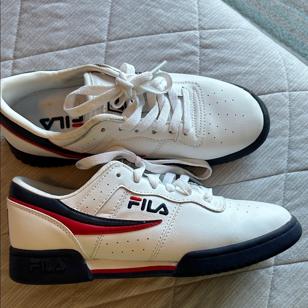 Fila fitness low sneaker shoe w/white/navy blue/red size 7.5 men’s or 9 woman’s